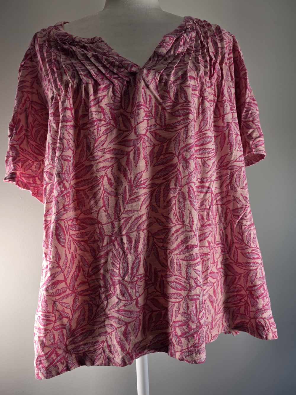 Wonderly Women’s 2X Pink Floral Leaf Print V-Neck Short Sleeve Blouse